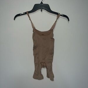 SKIMS SEAMLESS SCUPLT BUTT LIFTING OPEN BUST BODYSUIT SIENNA XXS